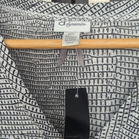 Dynamite Oversized Black & Gray Blouse with Short Sleeves - Small NWT - Picture 2 of 5